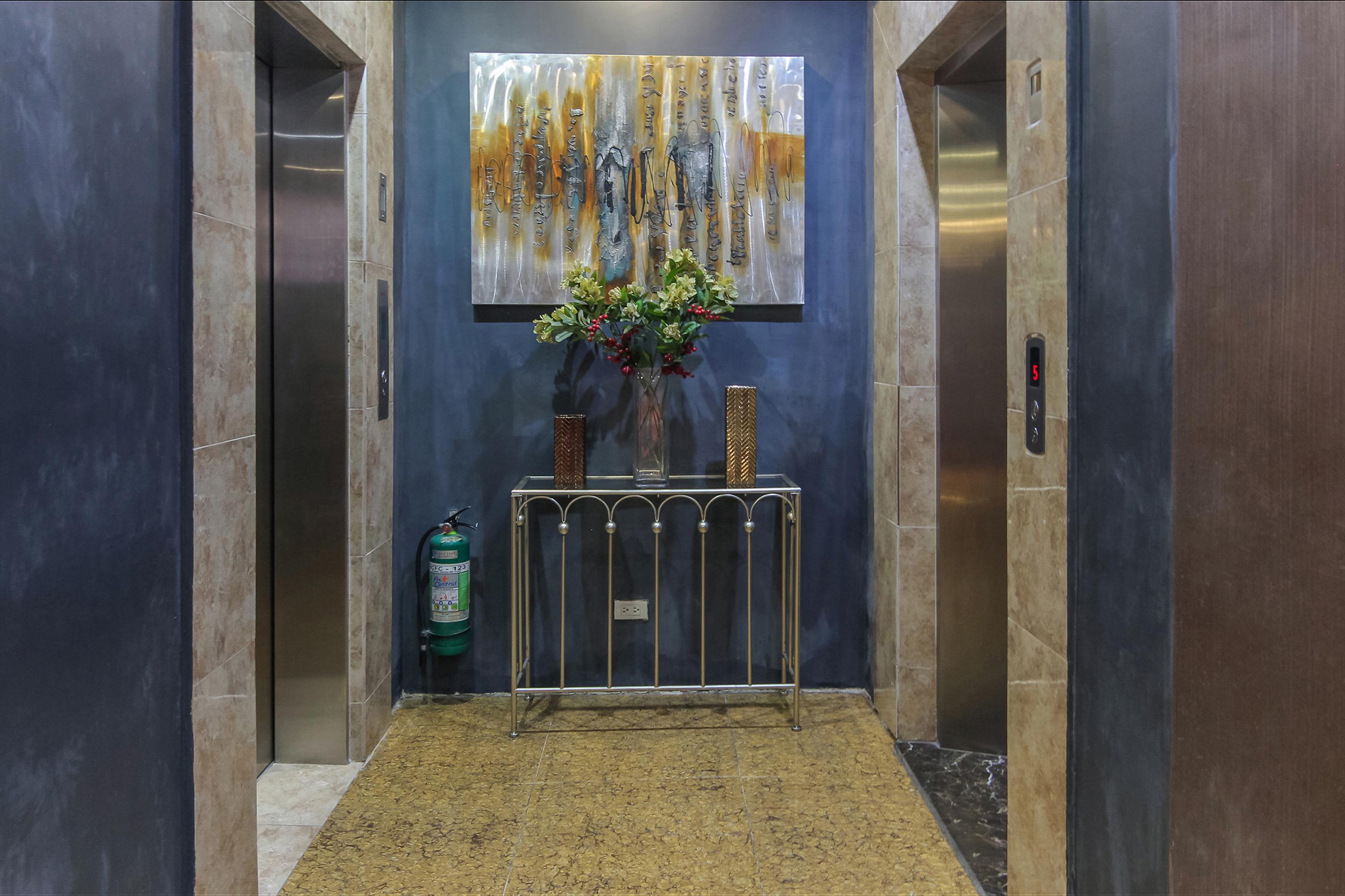 Melbourne Suites Makati City Exteriér fotografie